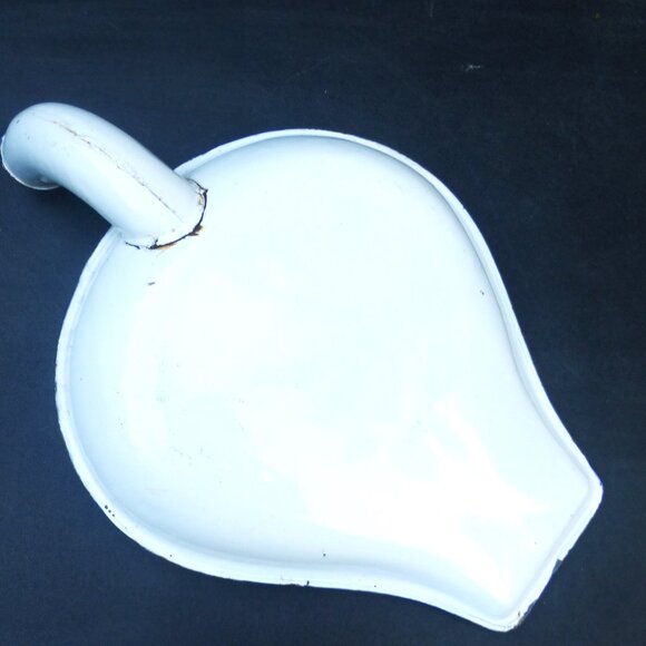 BS - Vintage ENAMEL BED PAN Health Aide Home Care Special Needs Portable Urine - Picture 2 of 8